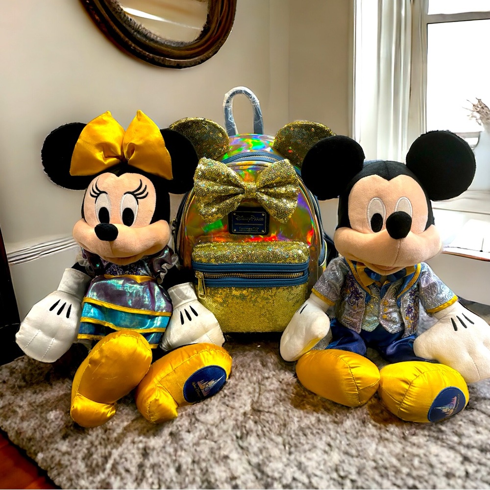 Loungefly EARridescent Gold Sequin
Backpack WDW 50th Anniversary and Plushies